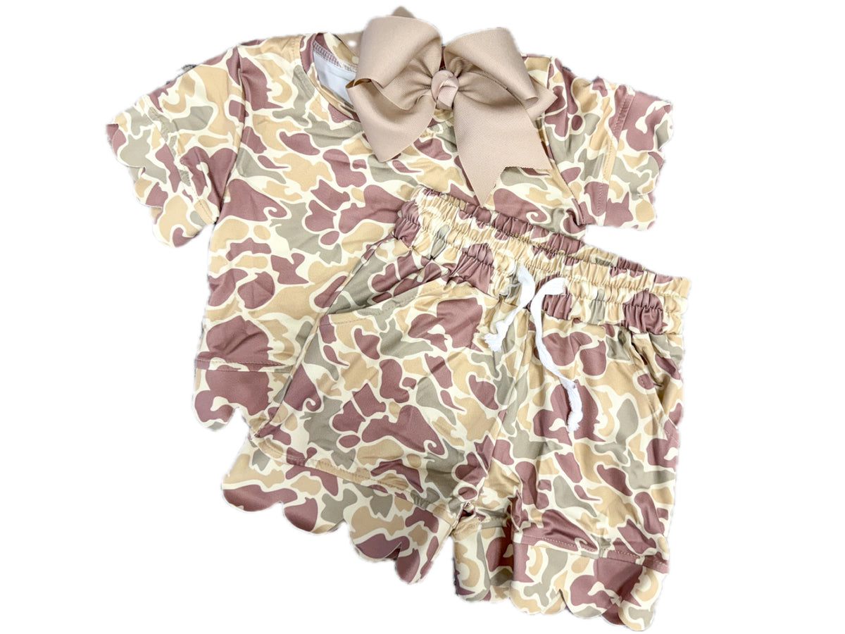 Light Throwback Scalloped Set